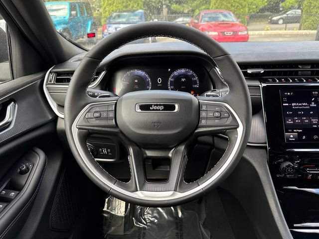 New 2026 Diamond Black Crystal Pearlcoat Jeep Laredo X image 11