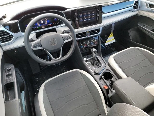 2025 Volkswagen Taos SE - Photo 31