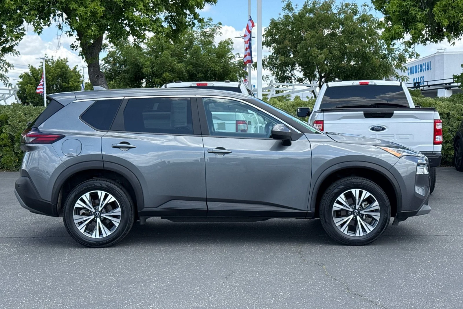 Used 2023 Gun Metallic Nissan SV image 3