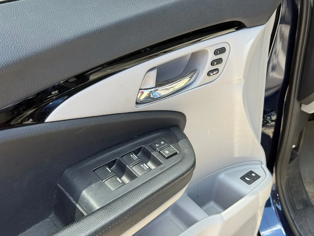 Used 2018 Blue Honda Elite image 11