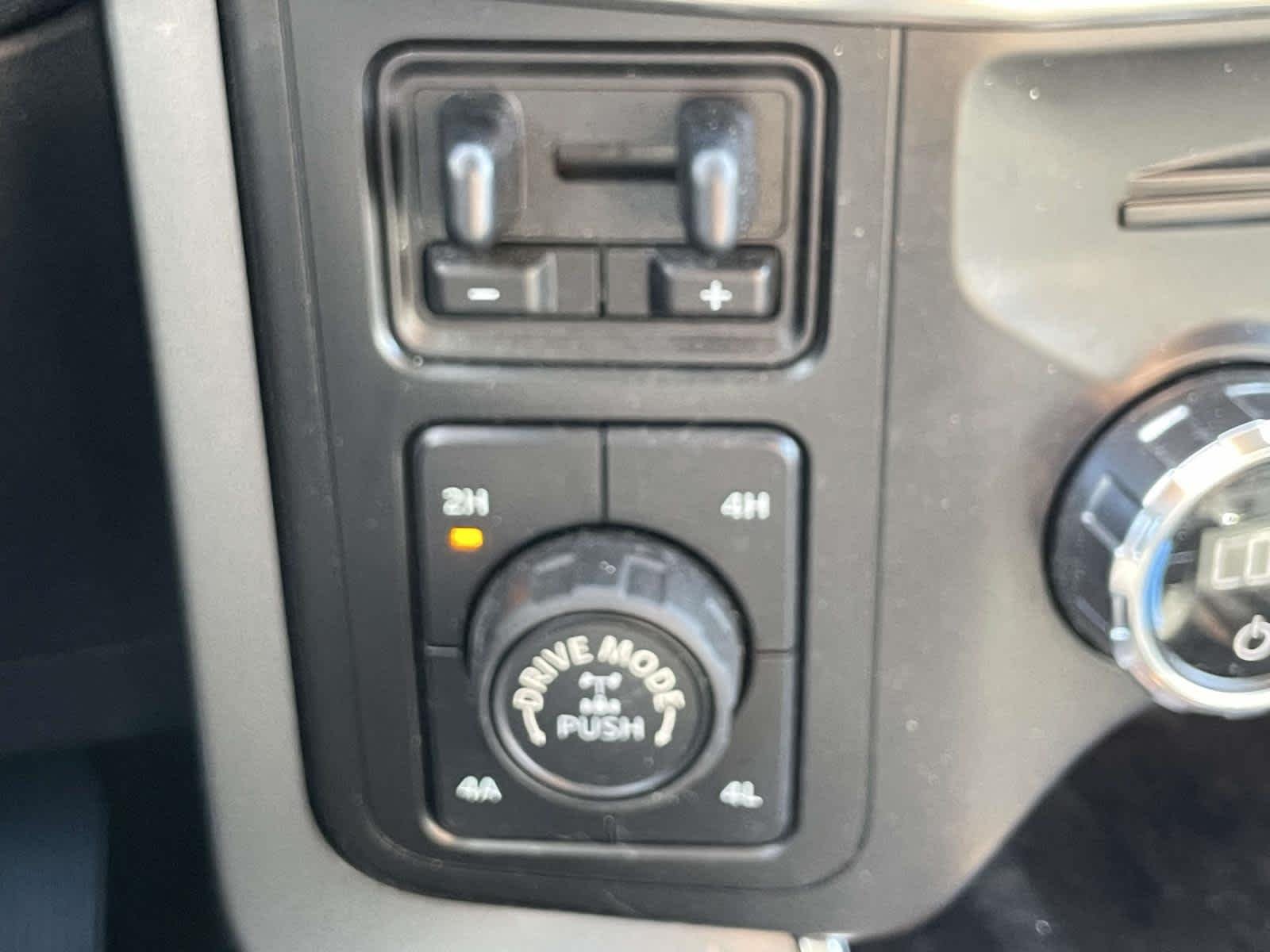 Used 2021 Agate Black Metallic Ford LARIAT image 34