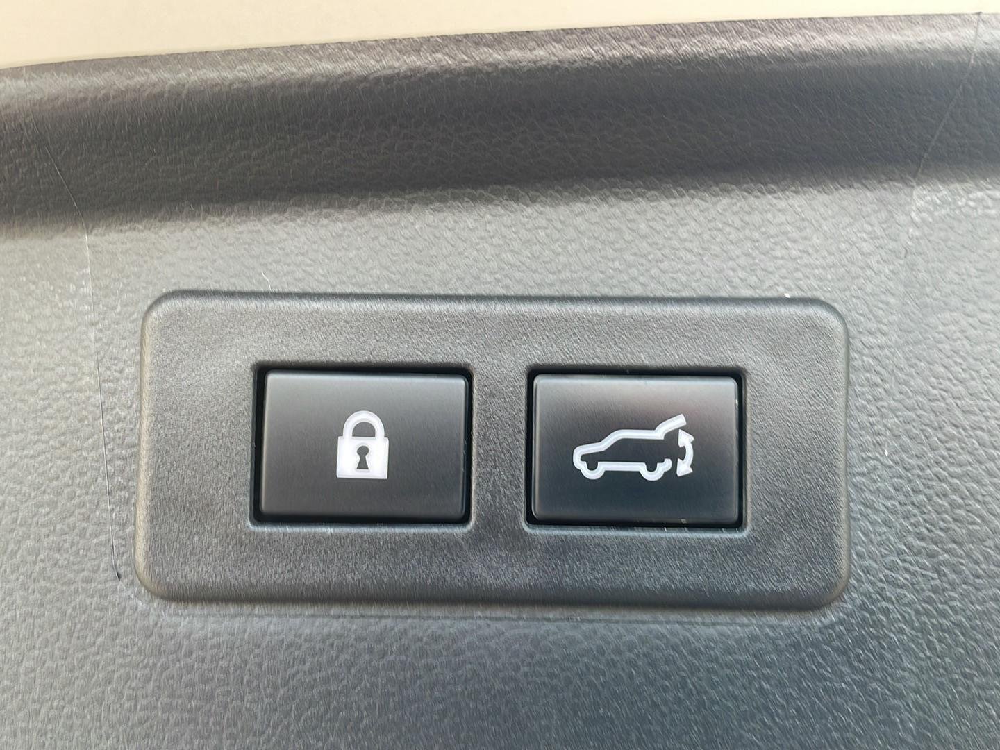 Used 2024 Crystal White Pearl Subaru Onyx Edition image 31