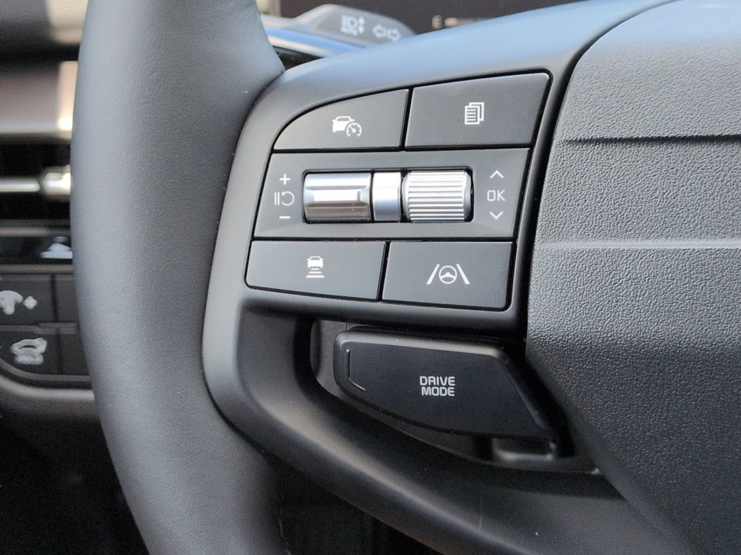 New 2026 Glacial White Kia EX image 30