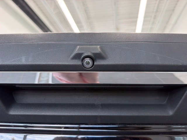 Used 2020 Black Metallic Ford Lariat image 8