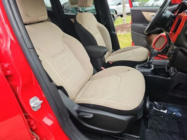 Used 2019 Red Jeep Latitude image 10