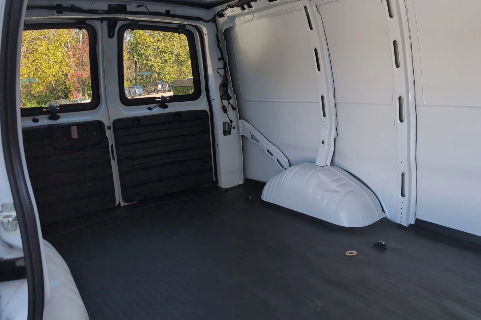 2025 GMC Savana Cargo Work Van - Photo 15