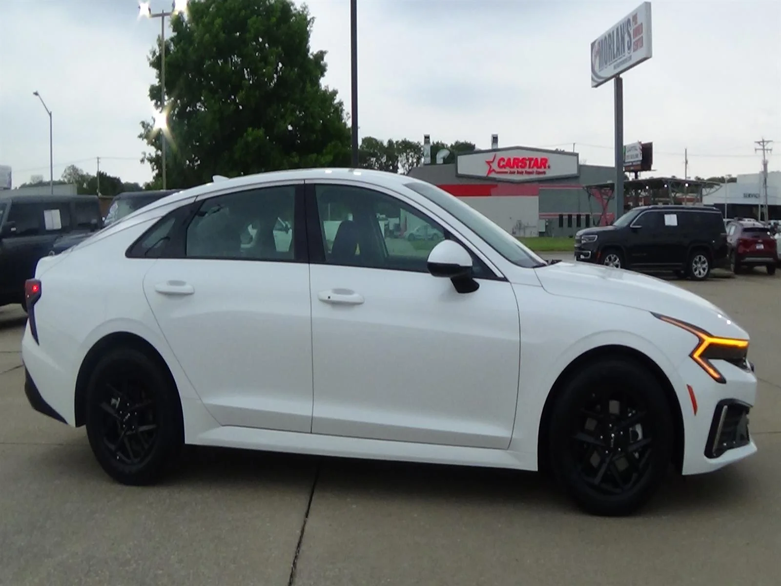 Used 2025 Snow White Kia LXS image 5