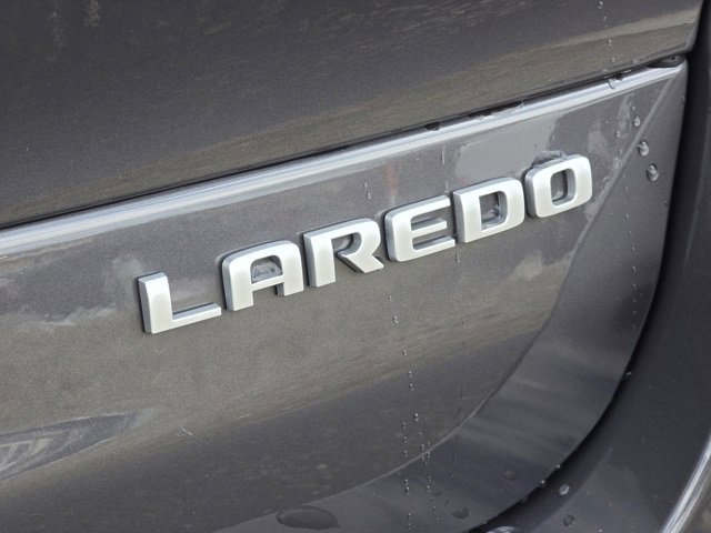 New 2026 Baltic Gray Metallic Clear-Coat Exterior Paint Jeep Laredo image 25