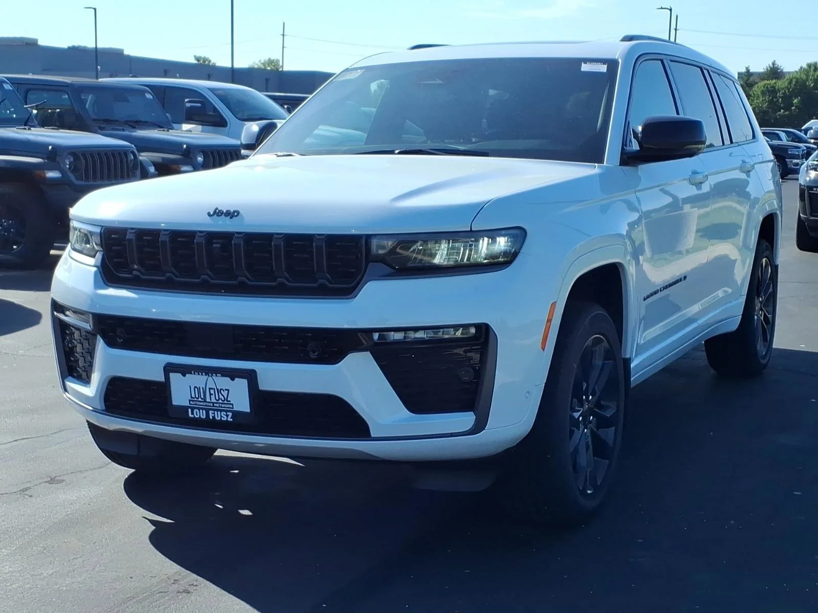 New 2026 Bright White Clear-Coat Exterior Paint Jeep Limited image 2