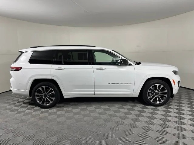 Used 2023 White Jeep Overland image 8