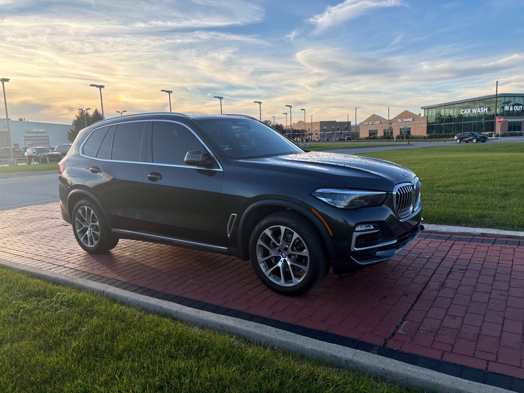 Used 2021 Dark Graphite Metallic BMW sDrive40i image 2