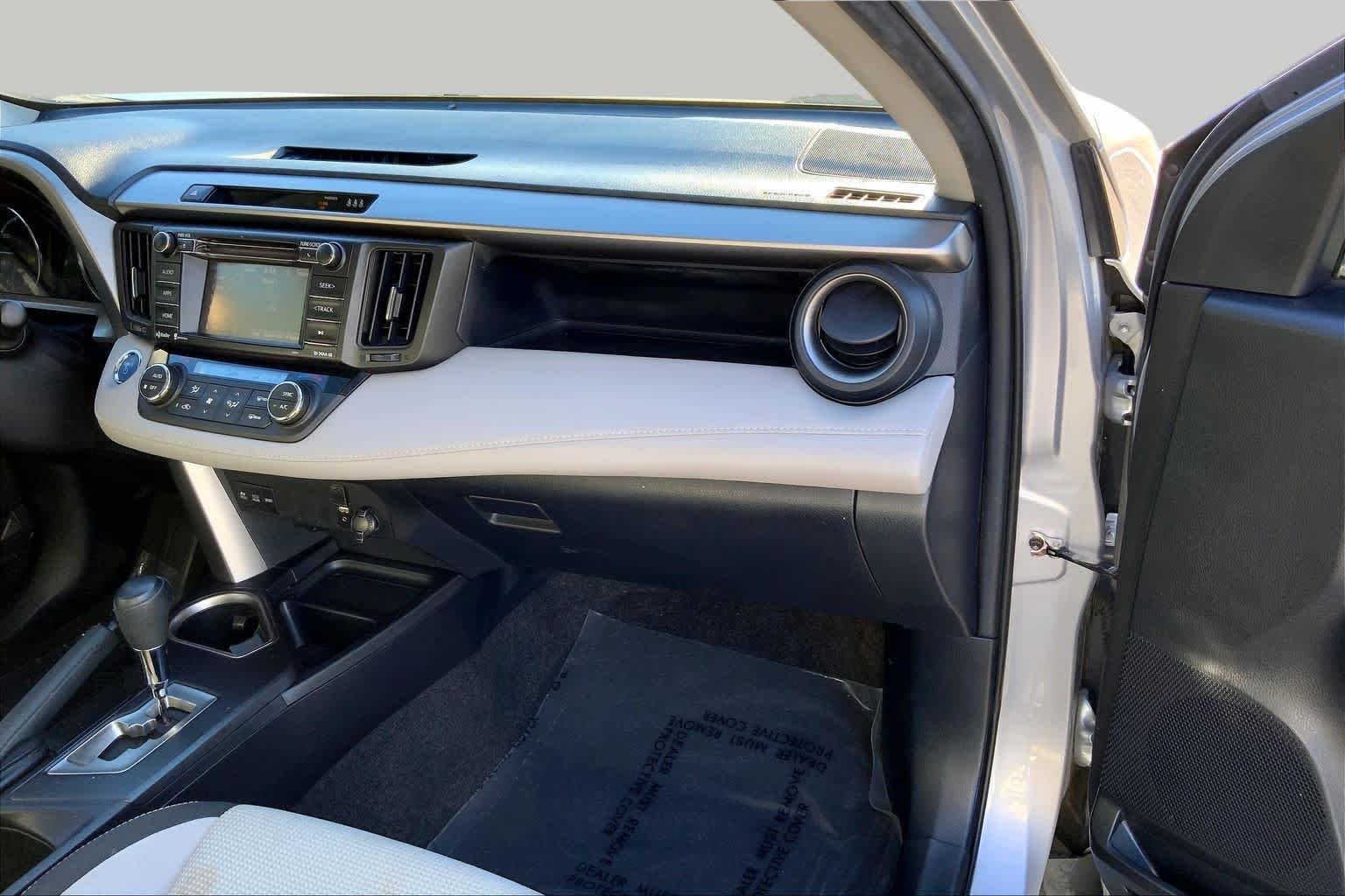 Used 2018 Silver Sky Metallic Toyota Hybrid XLE image 18