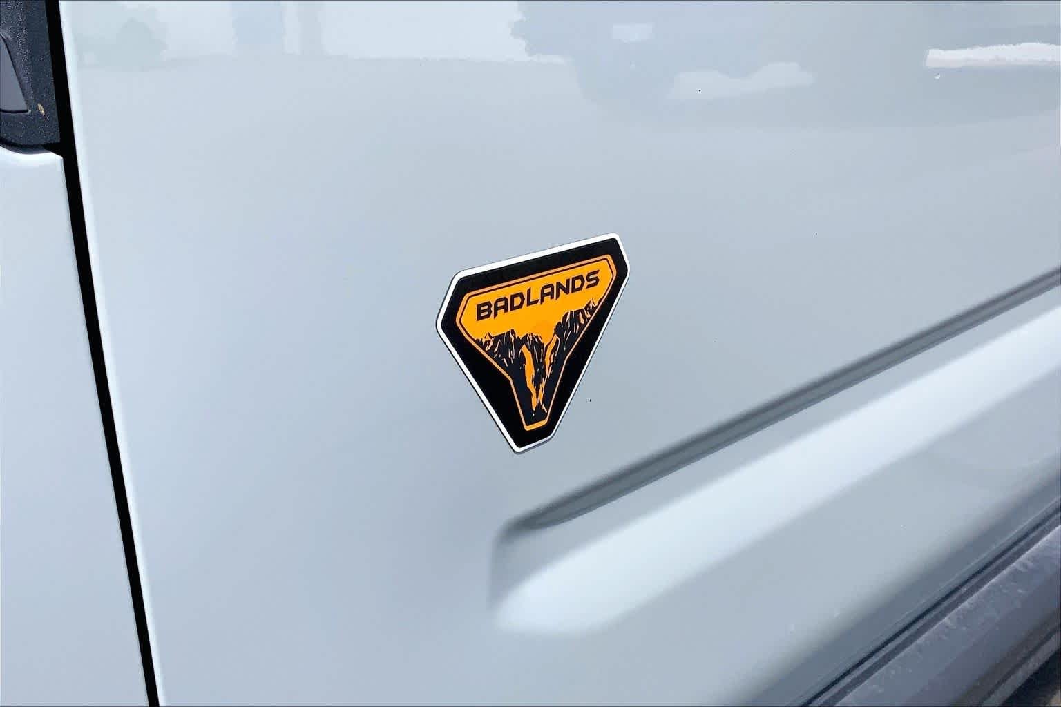 Used 2023 Cactus Gray Ford Badlands image 9