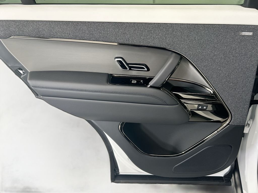 New 2026 Fuji White Land Rover Dynamic SE image 25