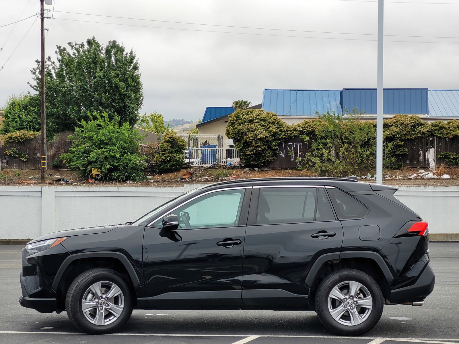 2024 Toyota RAV4 XLE - Photo 7