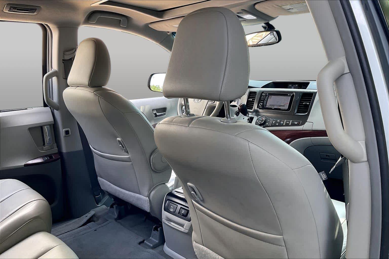 Used 2014 Silver Sky Metallic Toyota XLE image 20