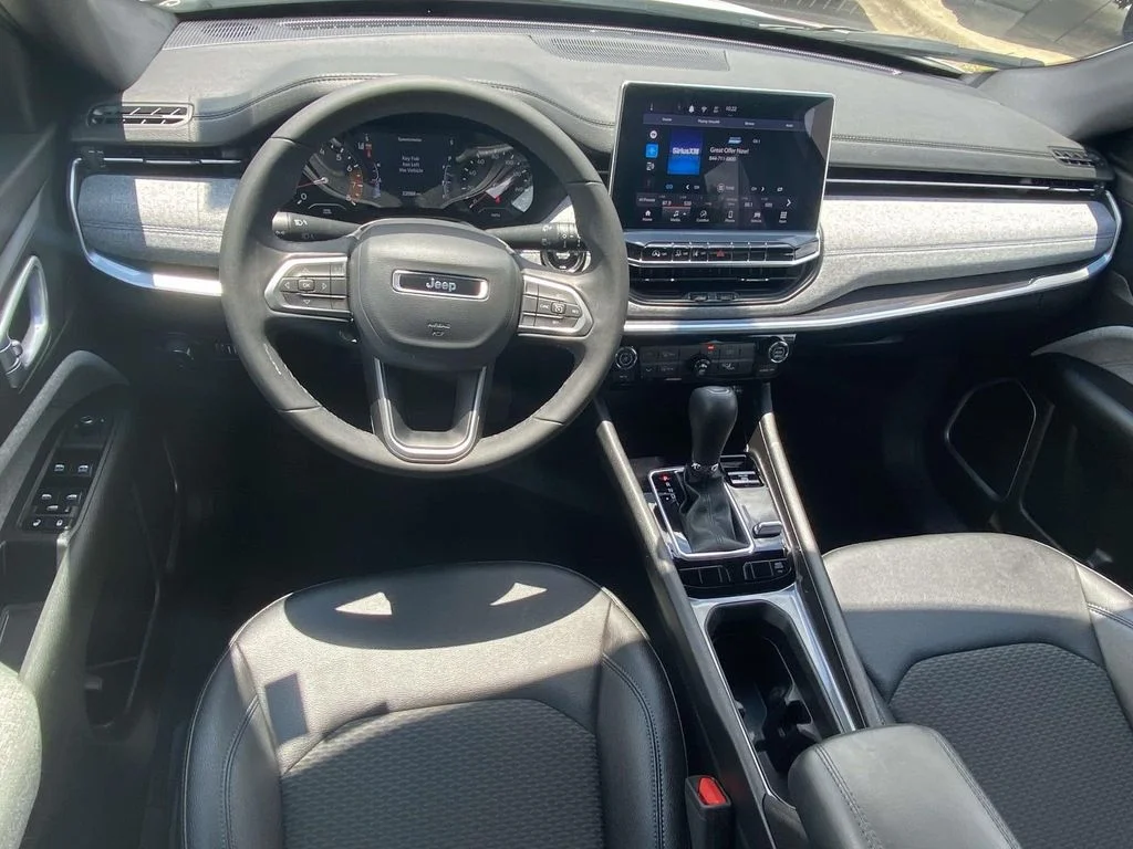 Used 2024 White Jeep Latitude image 17