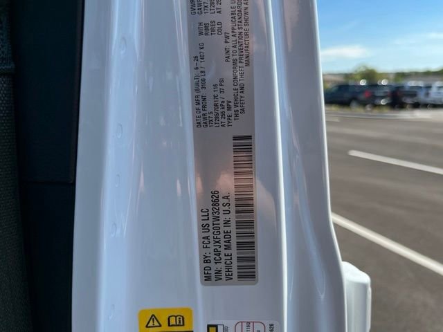 New 2026 Bright White Clear-Coat Exterior Paint Jeep Rubicon image 17