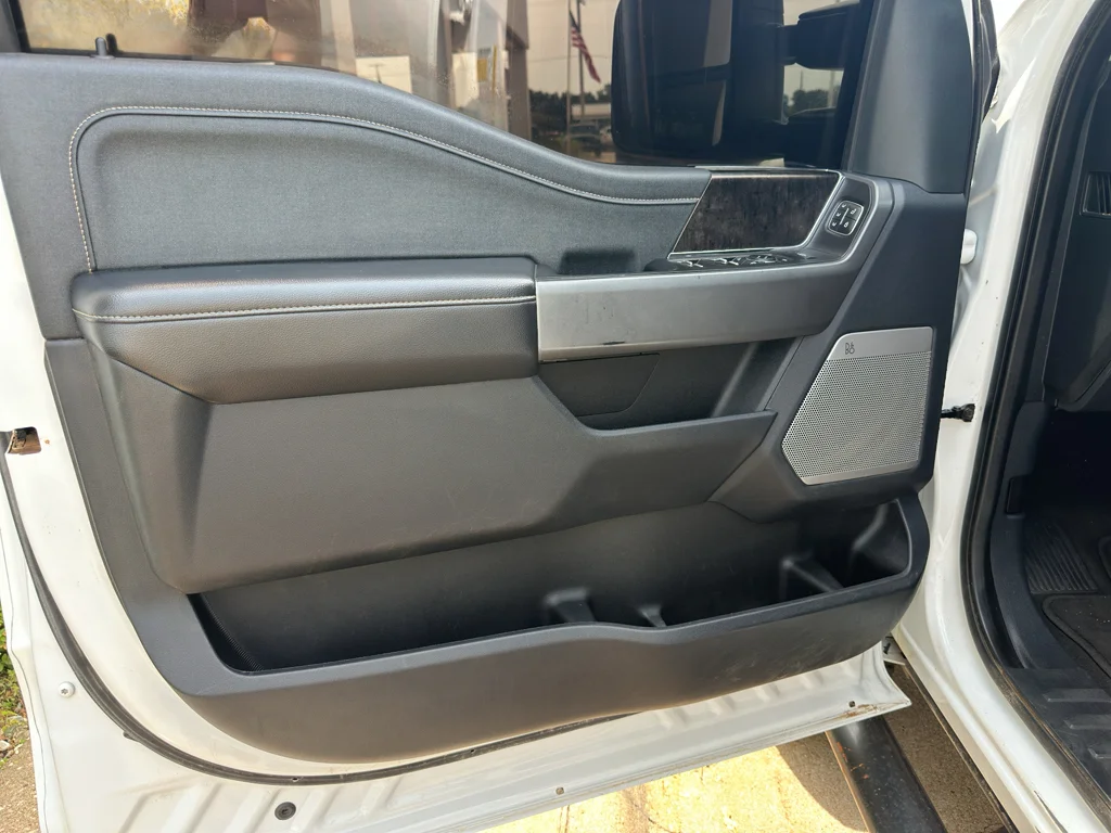 Used 2025 Oxford White Ford LARIAT image 13