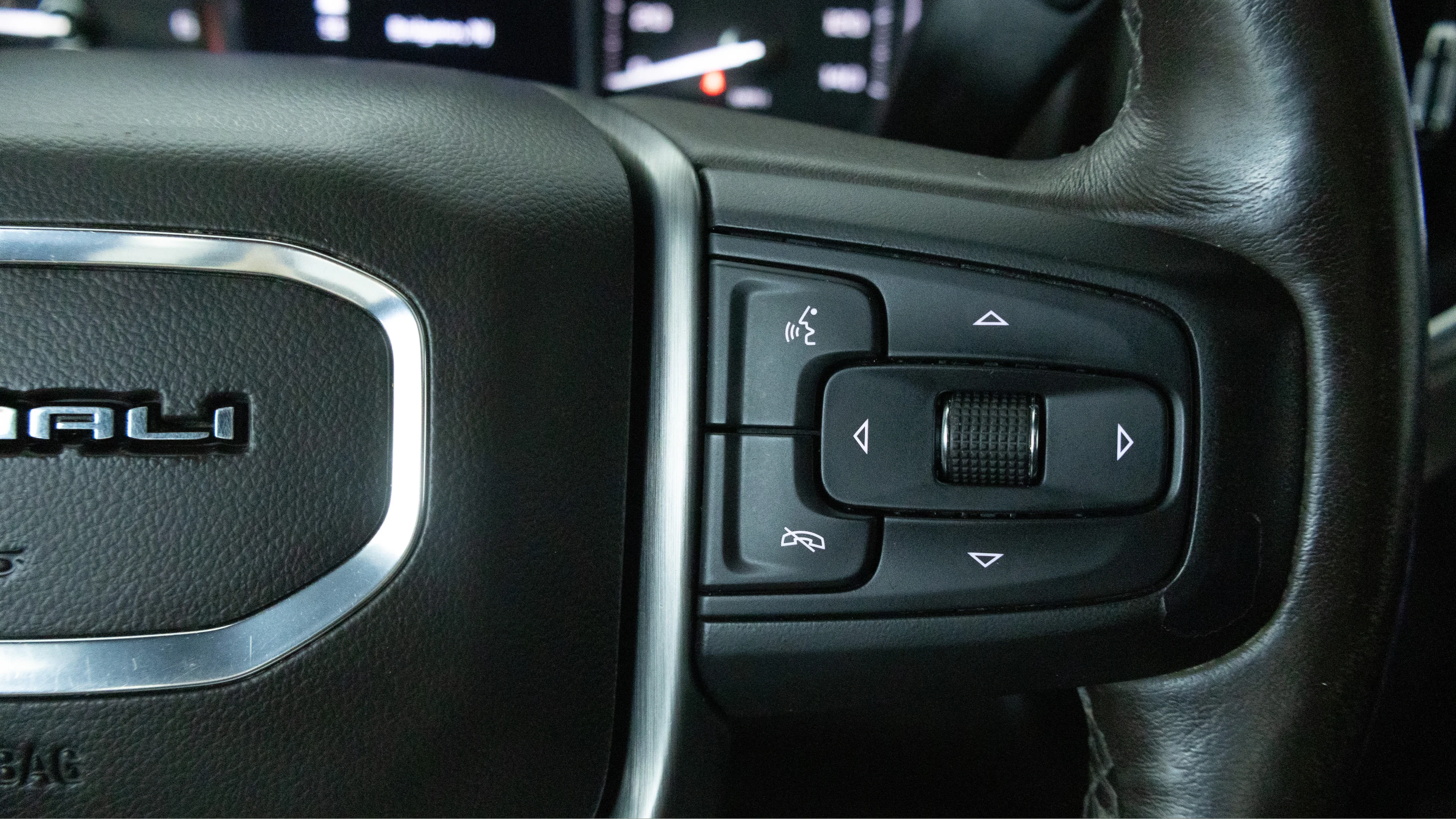 Used 2021 White Frost Tricoat GMC Denali image 20