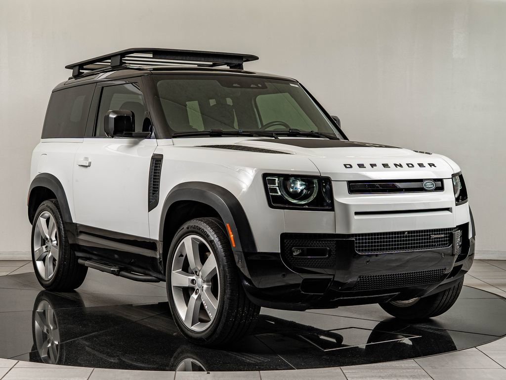 Used 2023 White Land Rover X-Dynamic SE image 3