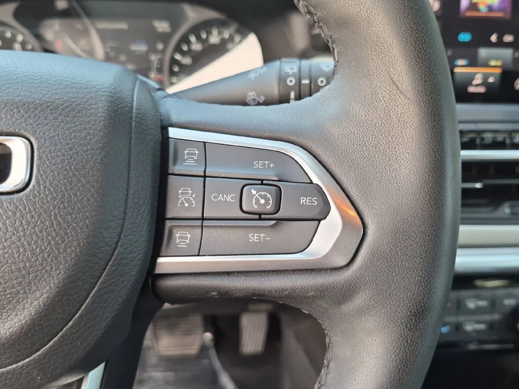 Used 2025 White Jeep Limited image 23