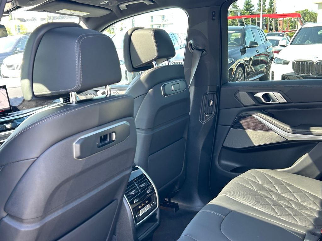 New 2026 Carbon Black Metallic BMW xDrive40i image 31