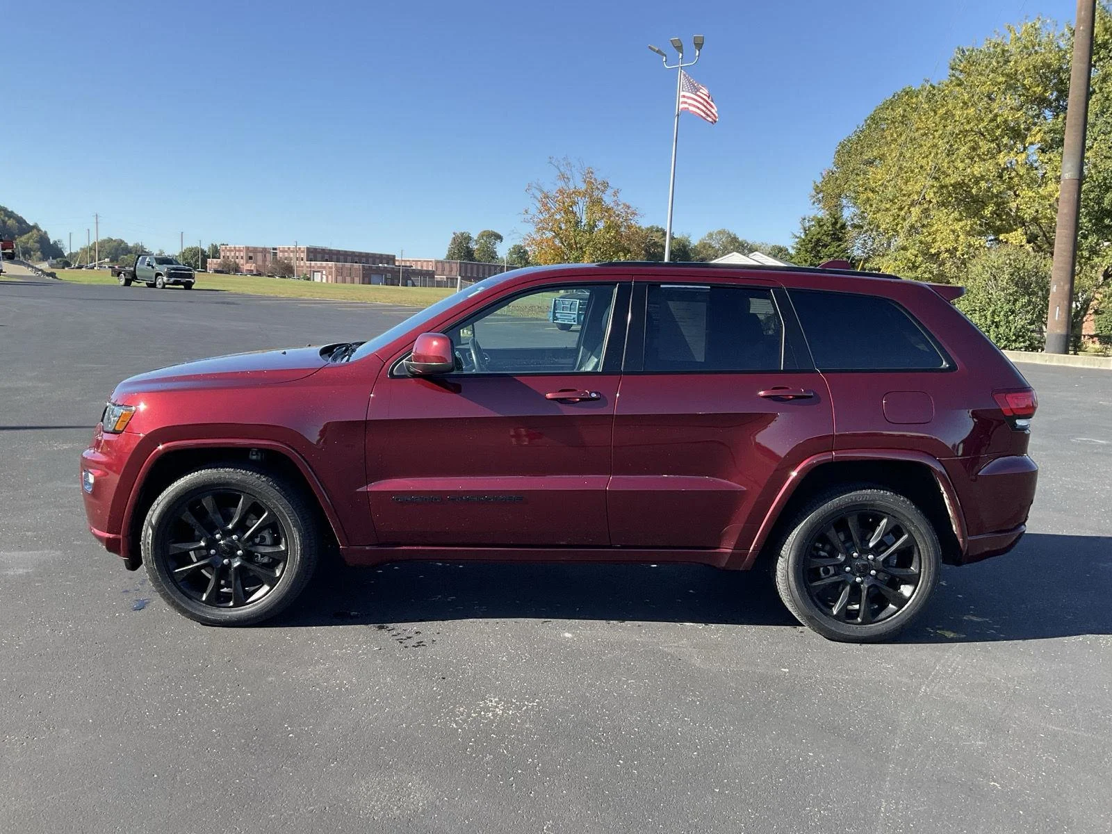 Used 2021 Velvet Red Pearlcoat Jeep Laredo X image 4