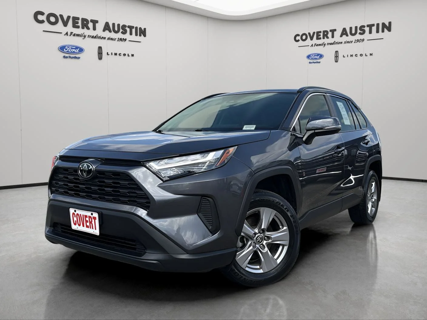 Used 2025 Gray Toyota XLE image 1