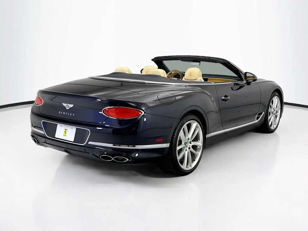 Used 2021  Bentley V8 image 5
