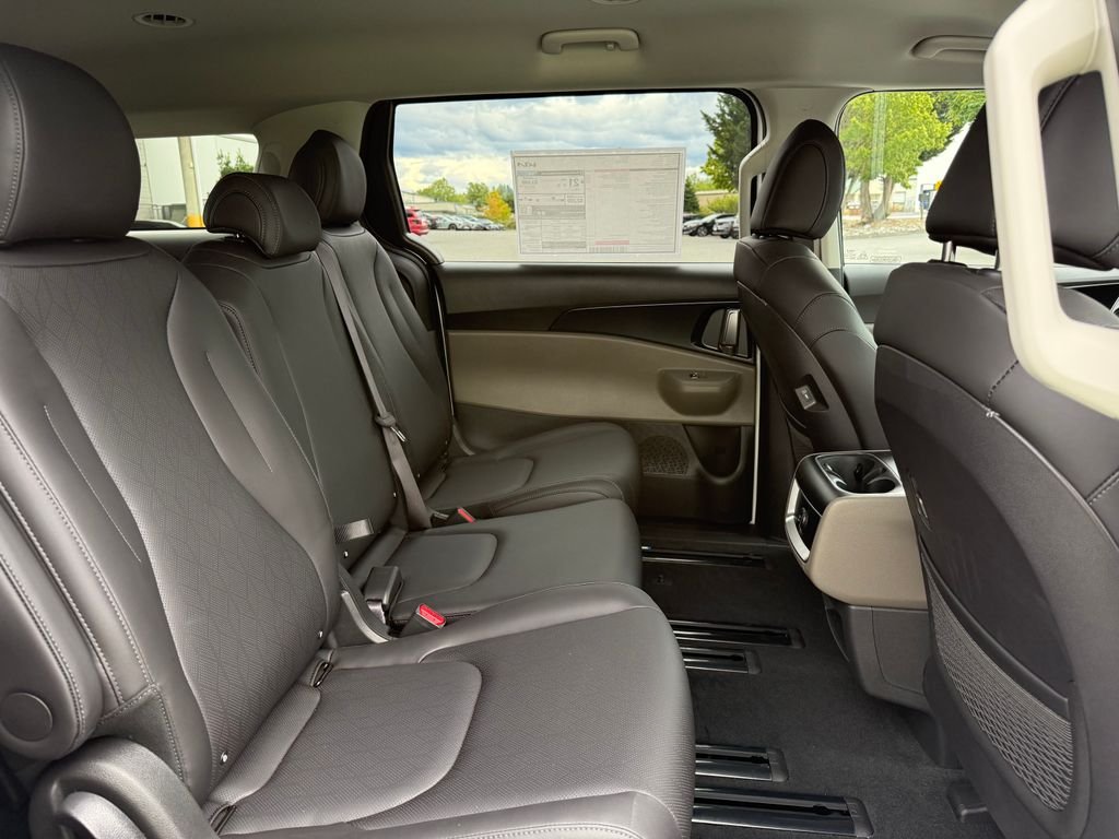 New 2027 Snow White Pearl Kia LXS image 13