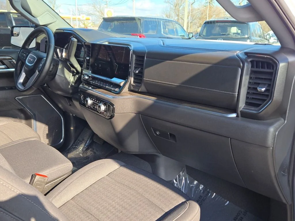 Used 2024 White GMC Elevation image 7