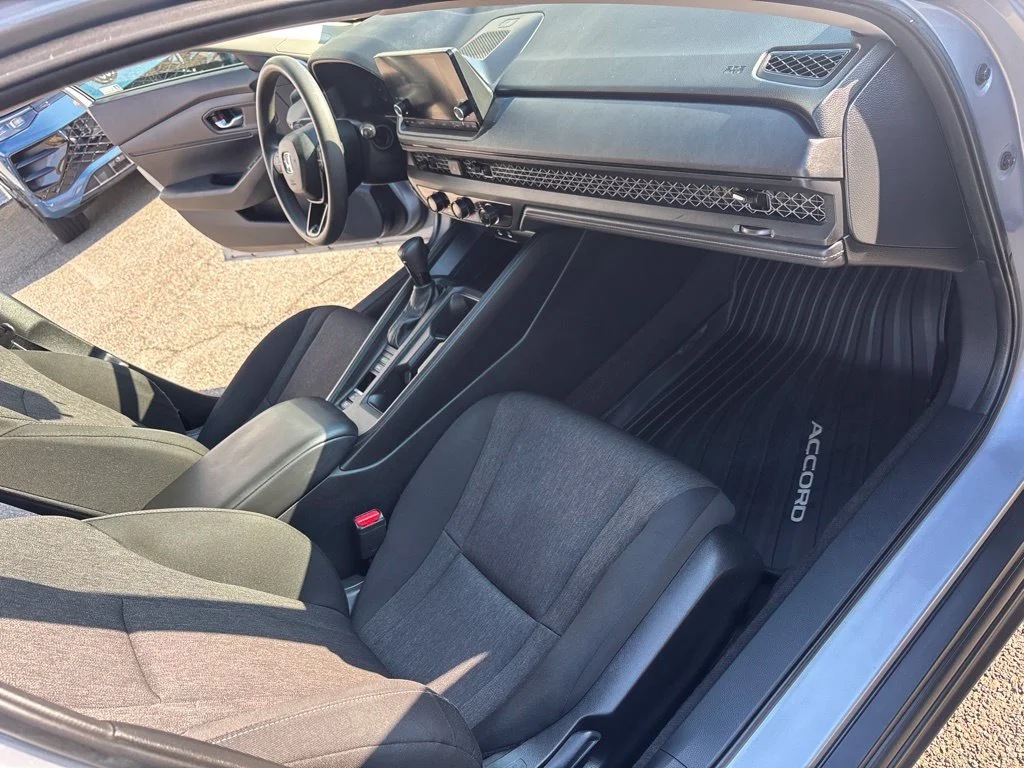 Used 2023 Silver Honda LX image 27
