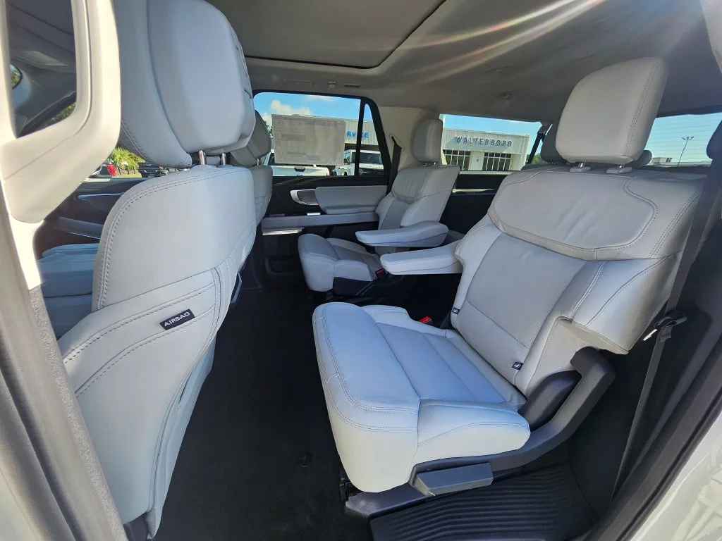 New 2027 White Ford Platinum image 14