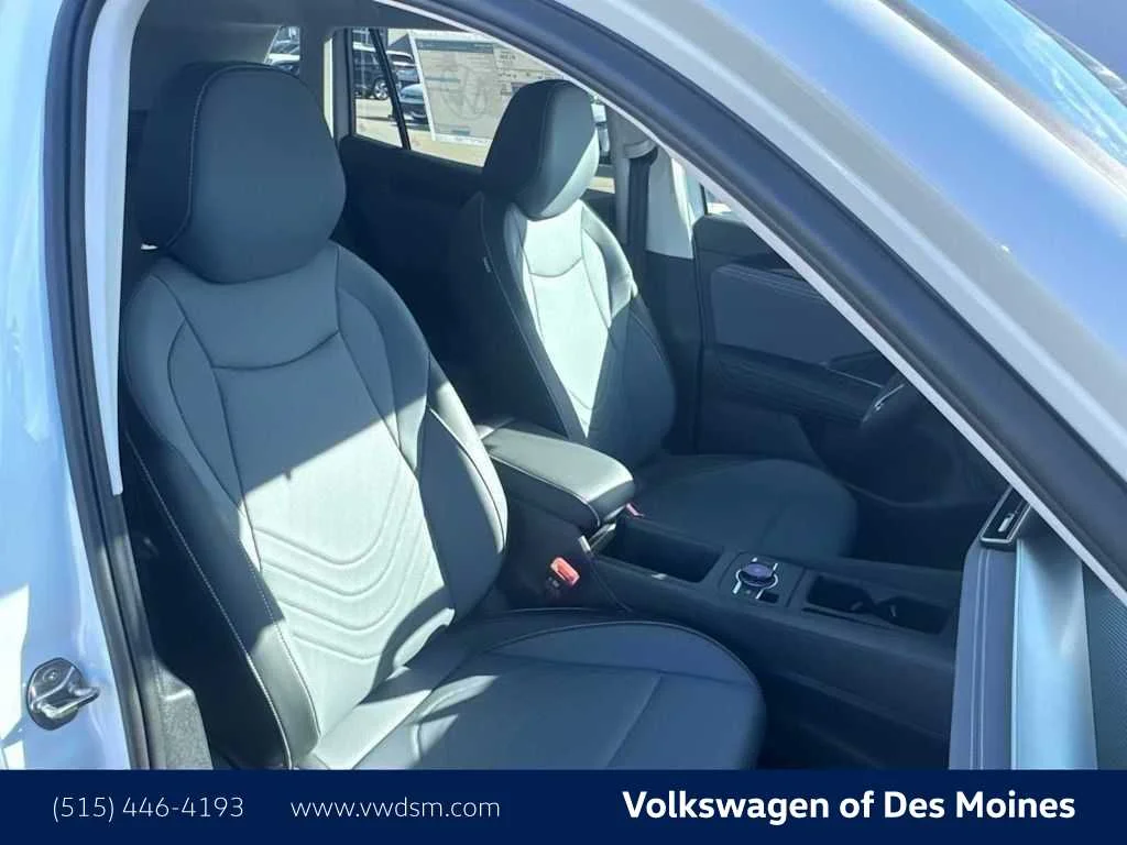 New 2026 Pure White Volkswagen SE image 13