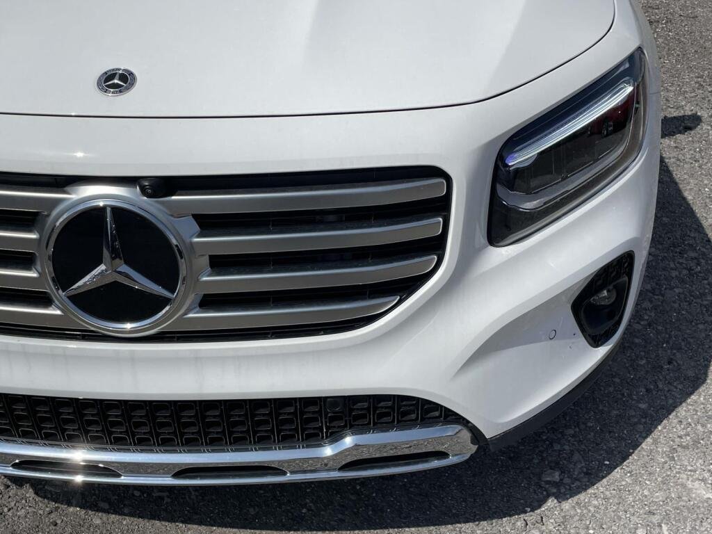 New 2026 Polar White Mercedes-Benz GLB 250 image 9
