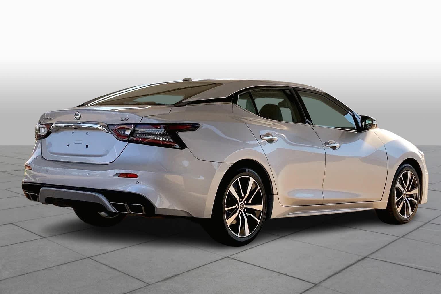 Used 2022 Brilliant Silver Metallic Nissan SV image 13