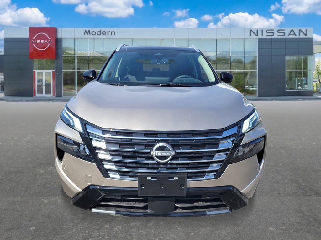 New 2026 Champagne Silver Metallic / Super Black Two-tone Nissan Platinum image 8