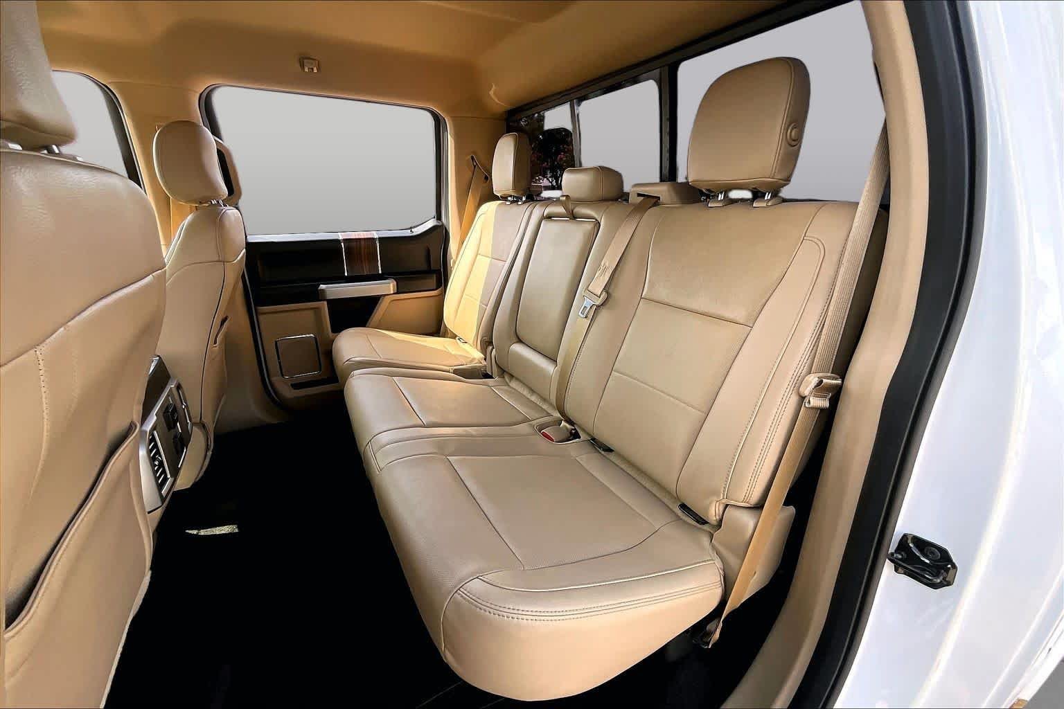 Used 2015 Oxford White Ford Lariat image 19