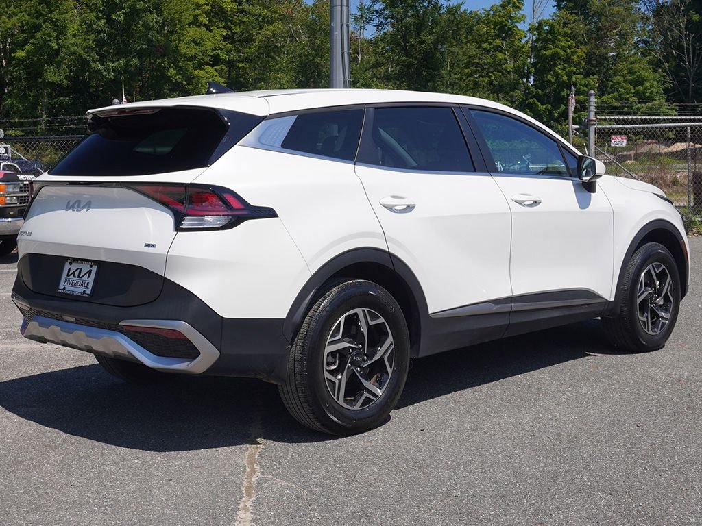 Used 2024 White Kia LX image 9