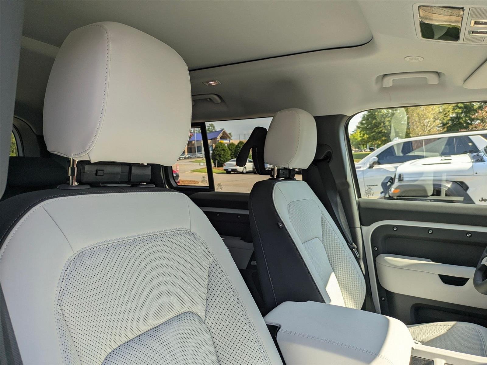 New 2026 Fuji White Land Rover S image 36