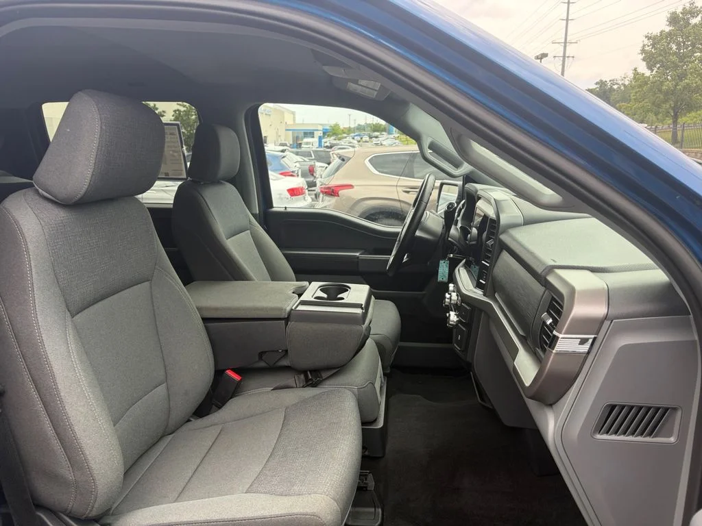 Used 2025 Blue Metallic Ford XLT image 17