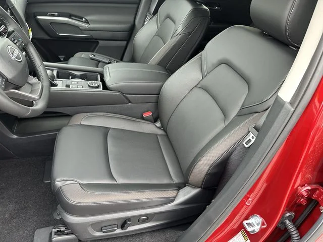 New 2026 Scarlet Ember Tintcoat Nissan SL image 15