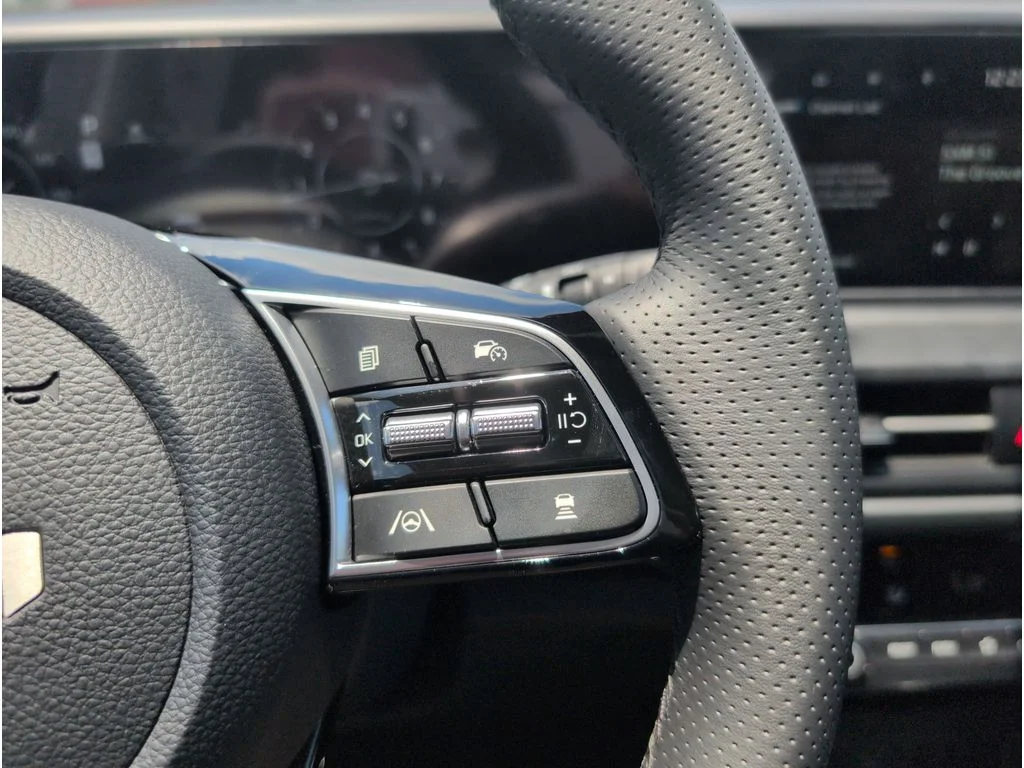 2025 Kia Seltos SX - Photo 22