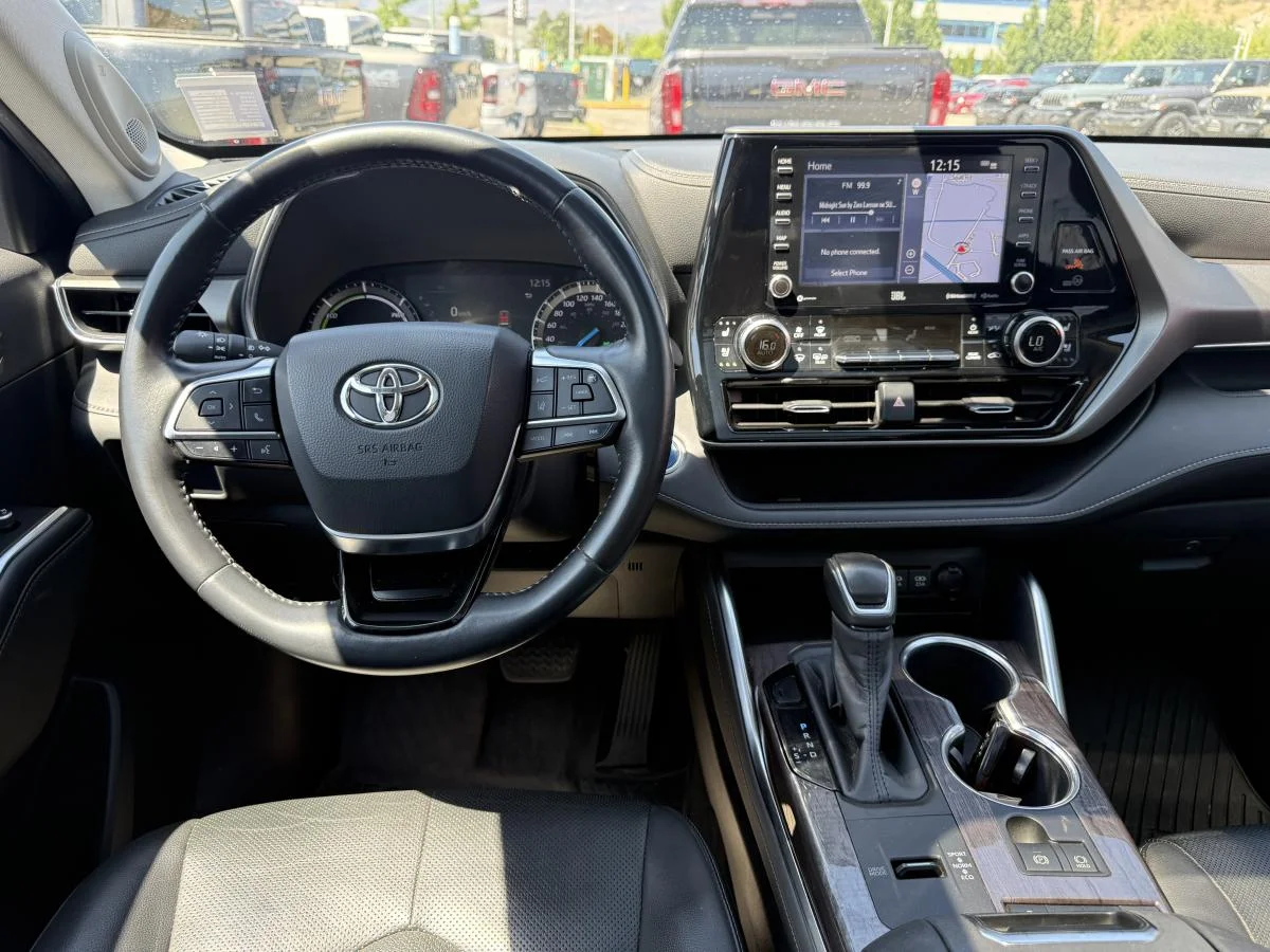 Used 2020 Black Toyota Limited Awd image 22
