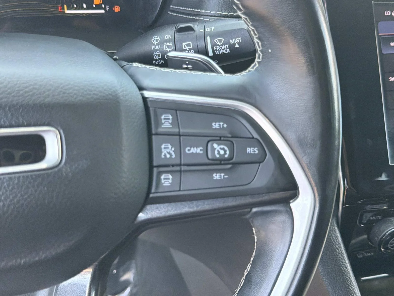 Used 2022 Diamond Black Crystal Pearlcoat Jeep Altitude image 12