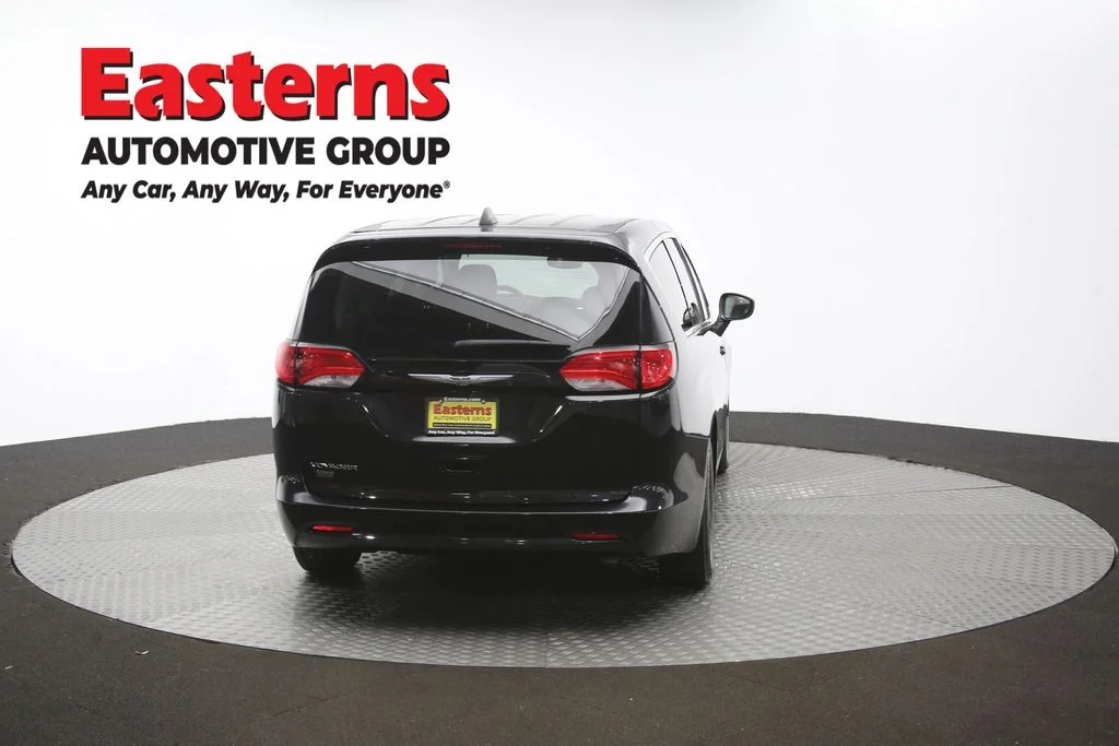 Used 2024 Black Chrysler LX image 39