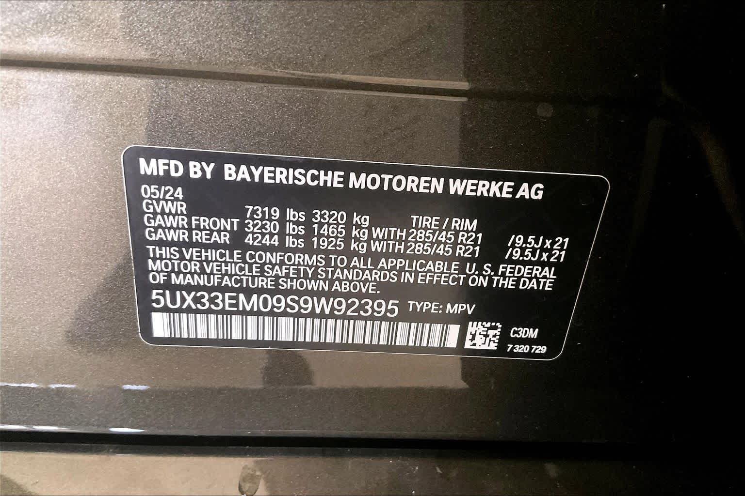 Used 2025 Manhattan Green Metallic BMW M60i image 32