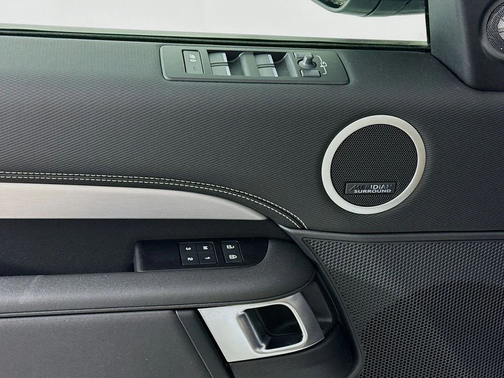 New 2026 Fuji White Land Rover Dynamic SE image 19