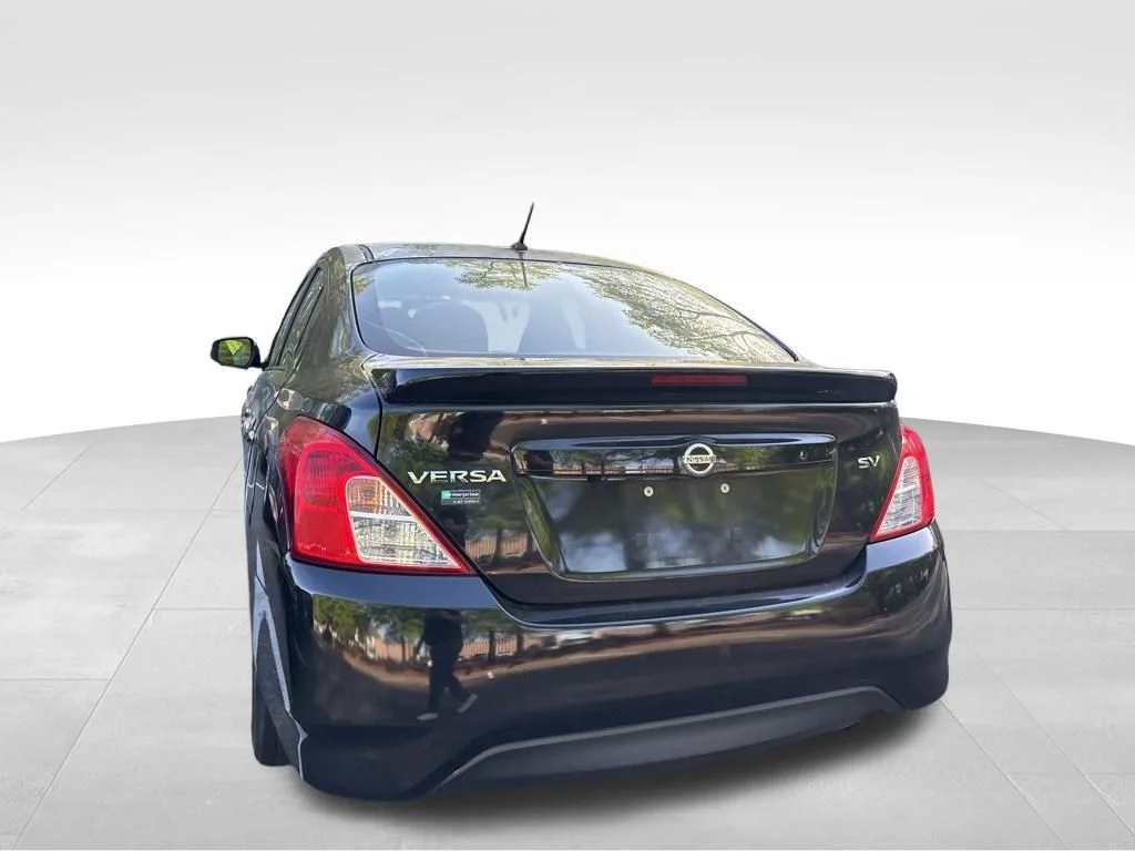 Used 2019 Black Nissan 1.6 SV image 11